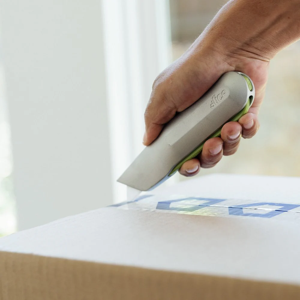 Auto-Retractable Metal-Handle Squeeze Knife - Image 5