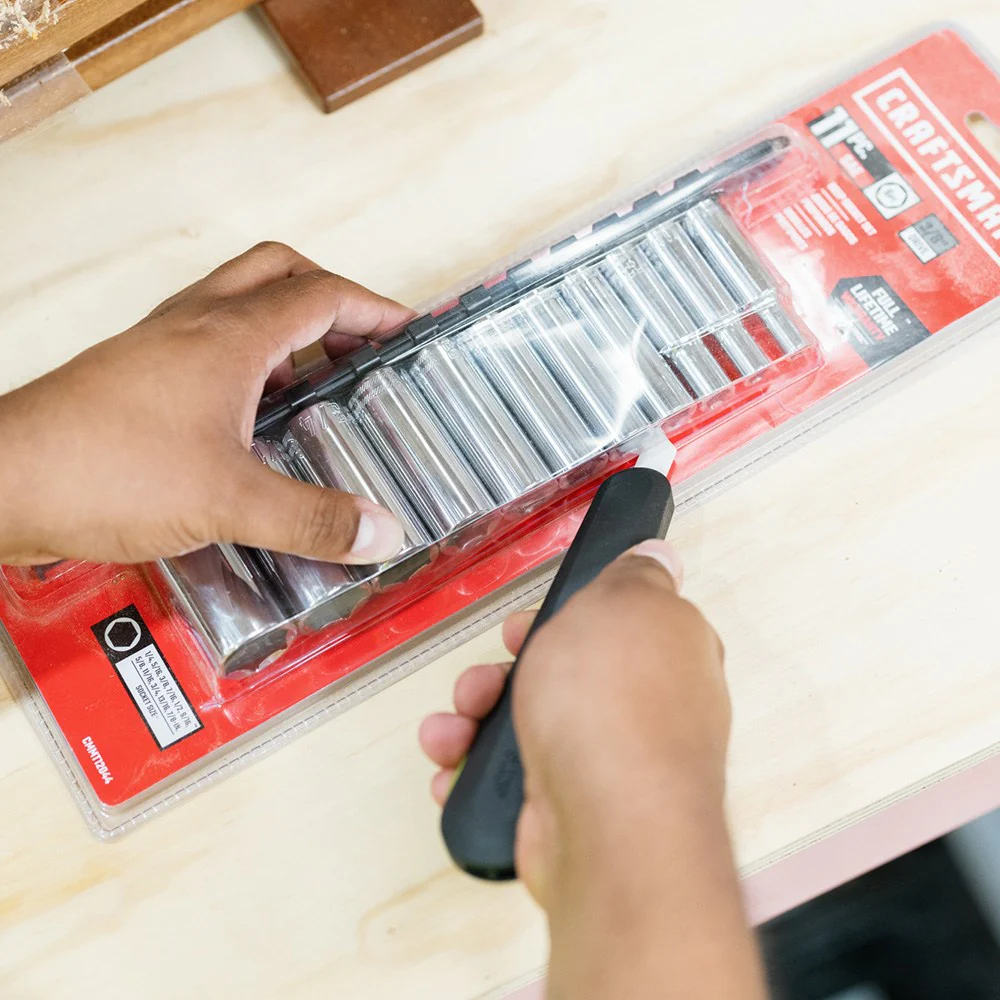 Auto-Retractable Squeeze-Trigger Utility Knife - Image 3