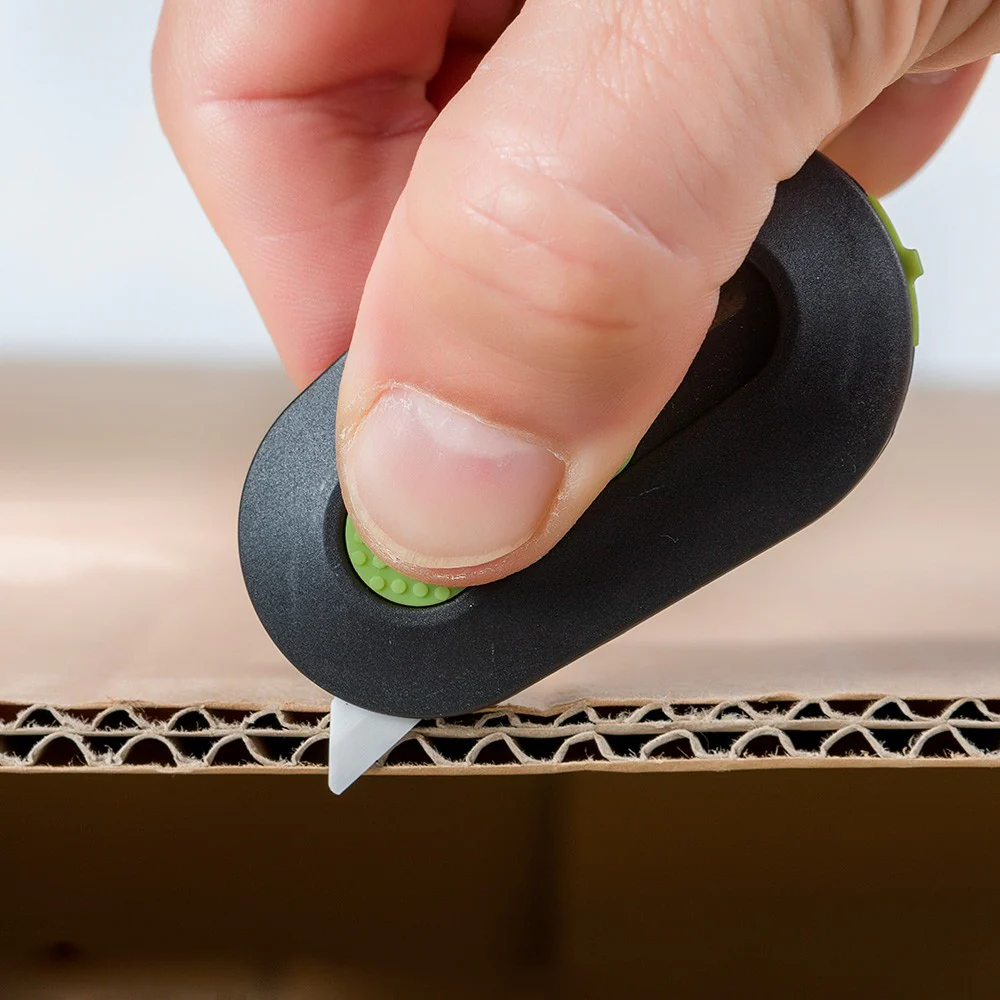 Auto-Retractable Mini Cutter - Image 3